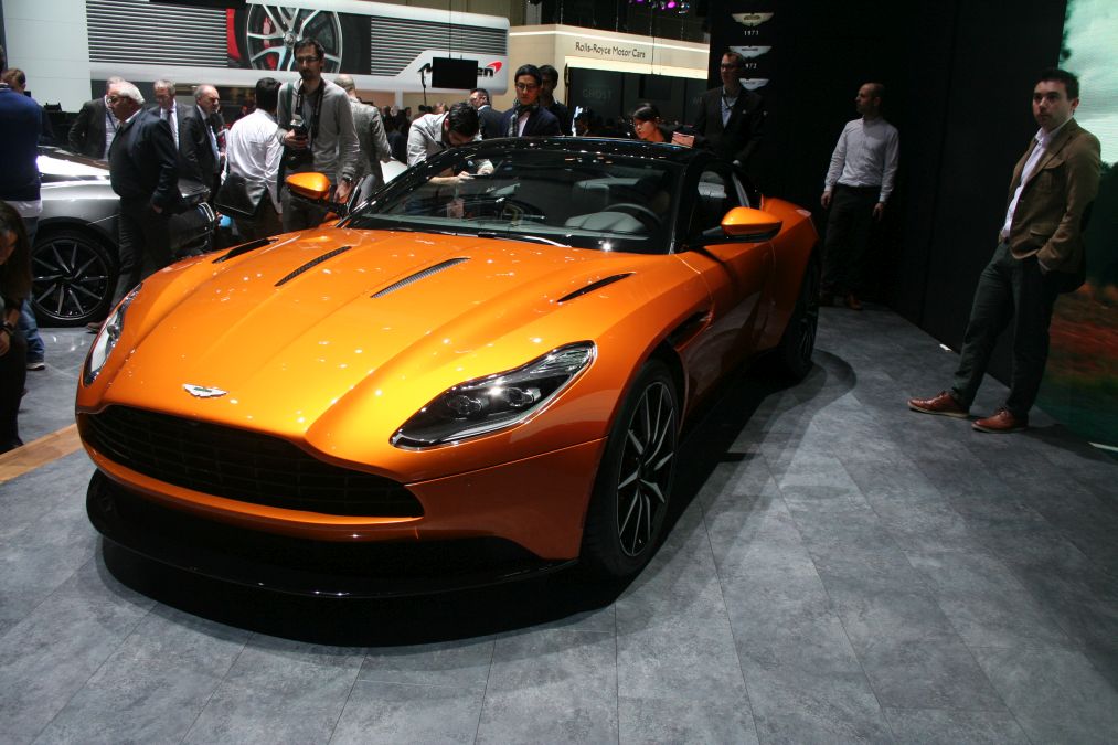 Aston Martin DB11 (7)