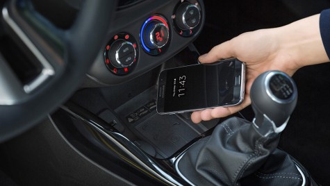 Opel ADAM oferă încărcător wireless pentru telefon