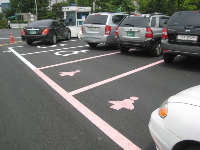 Locuri parcare femei