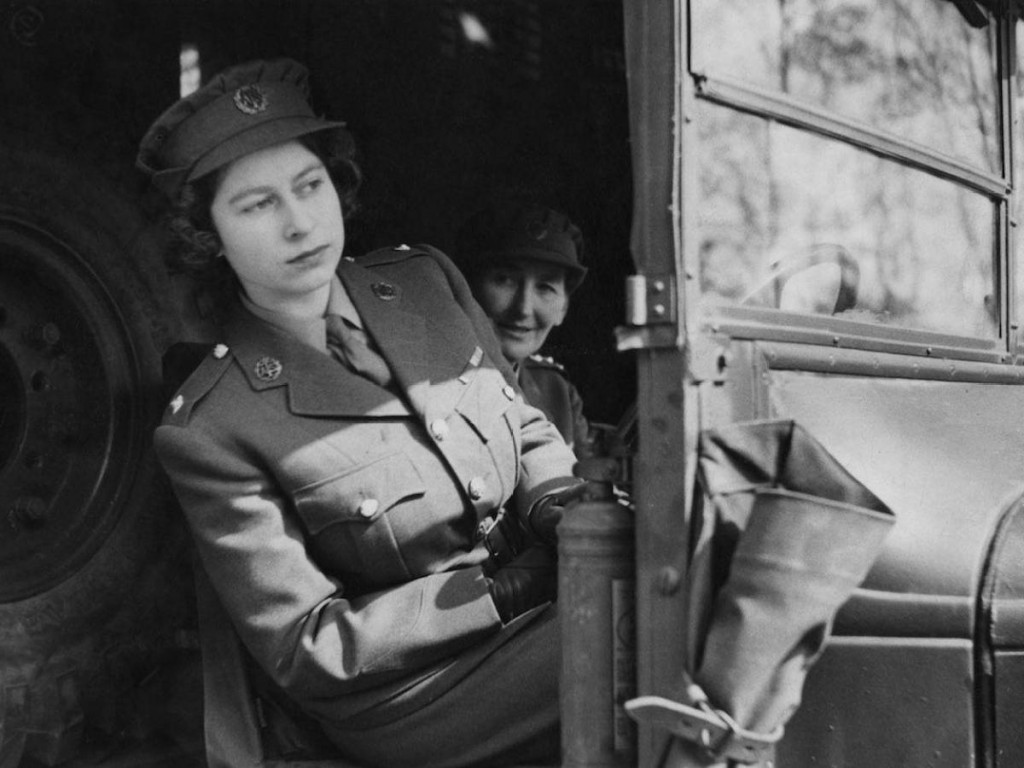 Elisabeta a II-a (3)