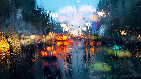 Cod galben de șoferi neatenți – Cum să conduci bine și când plouă