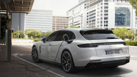 Porsche investește 3 mld. euro în mașini electrice și hibride