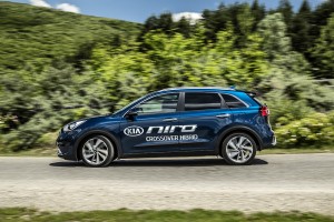 Kia Niro vs Toyota C-HR (10)