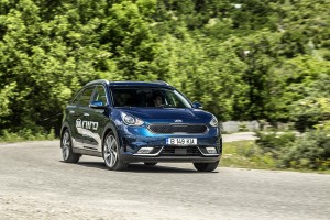 Kia Niro vs Toyota C-HR (8)