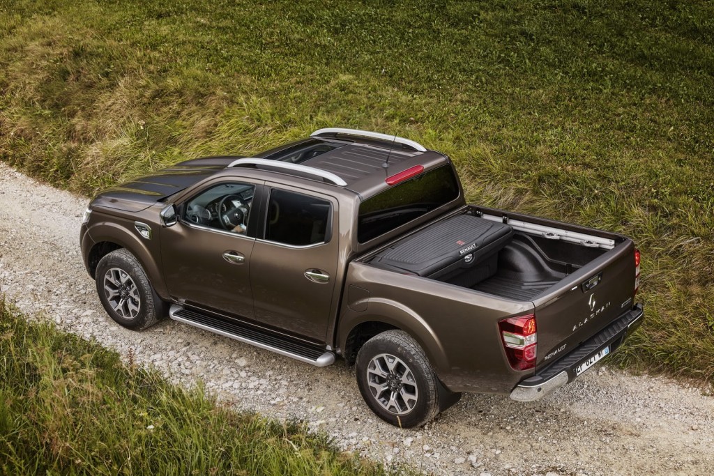 renault-alaskan-to-europe-54