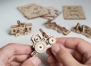 Puzzle-3D-Fidget-Vehicule-din-Lemn-Ugears-2-595x432