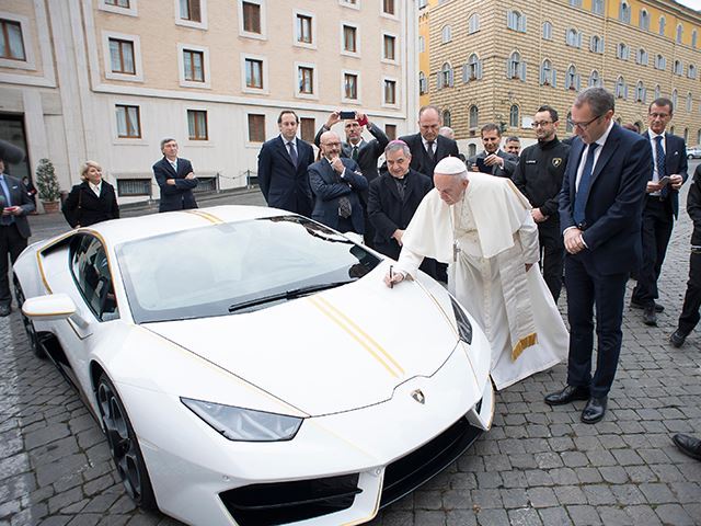 Lamborghini Huracan Papa Francisc (1)
