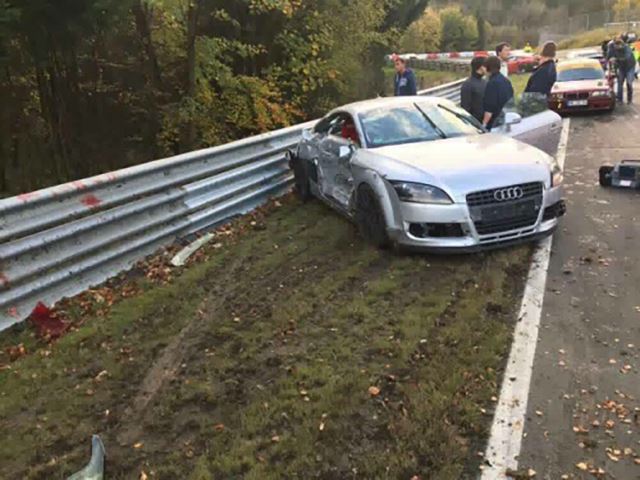 Nurburgring accident în lanț (3)
