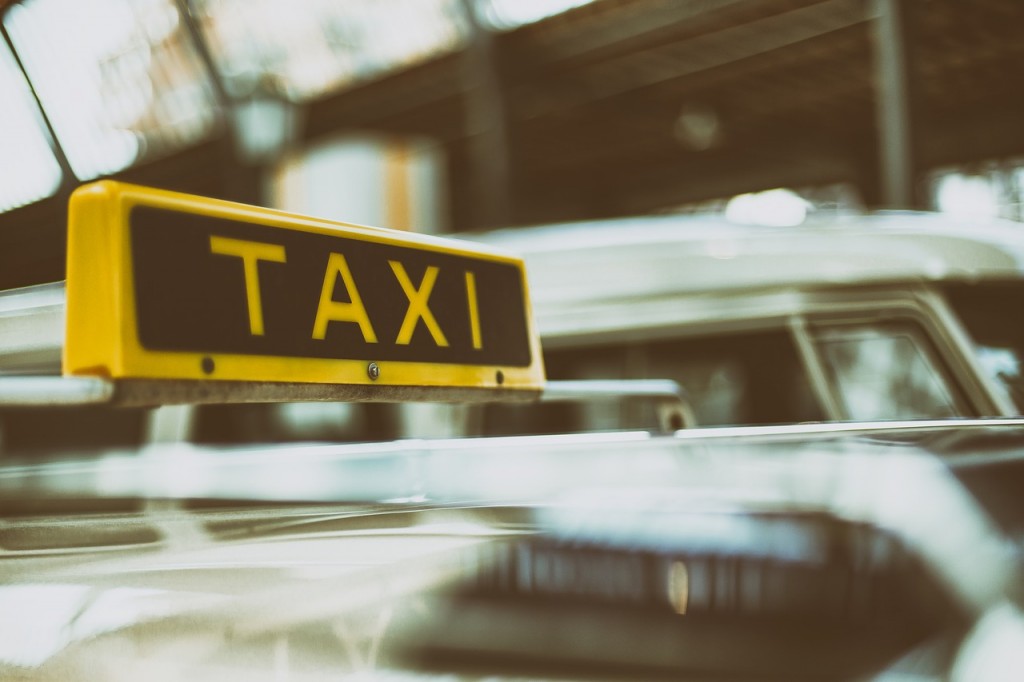 Studiu: taximetristii sunt considerați cei mai puțin amabili participanți la trafic