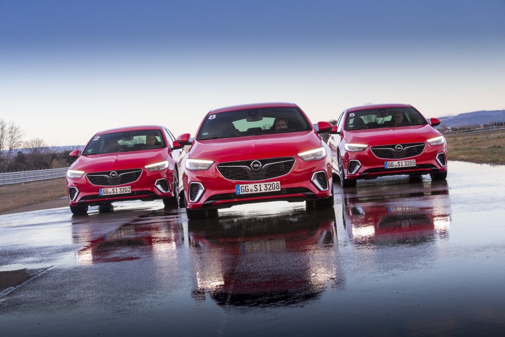 Opel recheamă în service 100.000 de vehicule