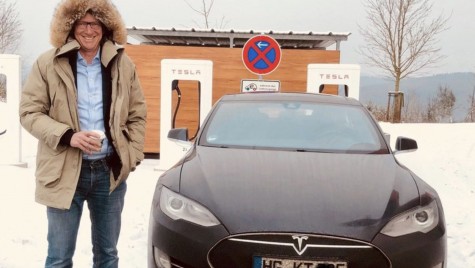 Fostul CEO al Opel, fan mașini verzi, și-a cumpărat o Tesla și un BMW i3