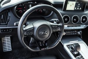 BMW 420d vs Kia Stinger