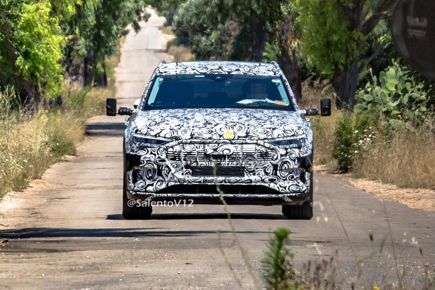 Audi e-tron quattro (1)