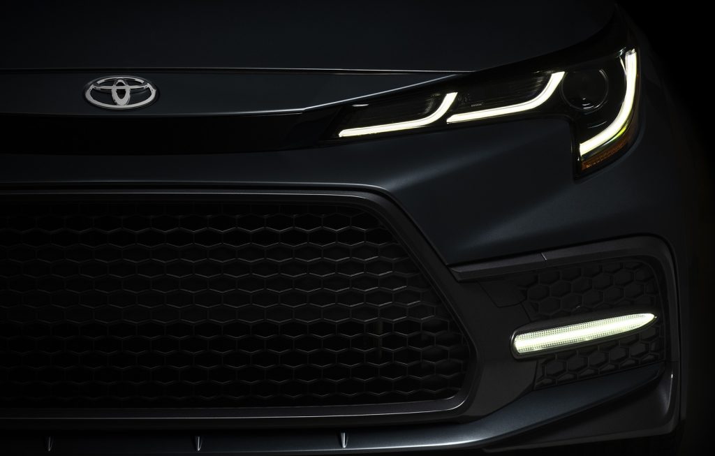 Faruri Toyota Corolla sedan