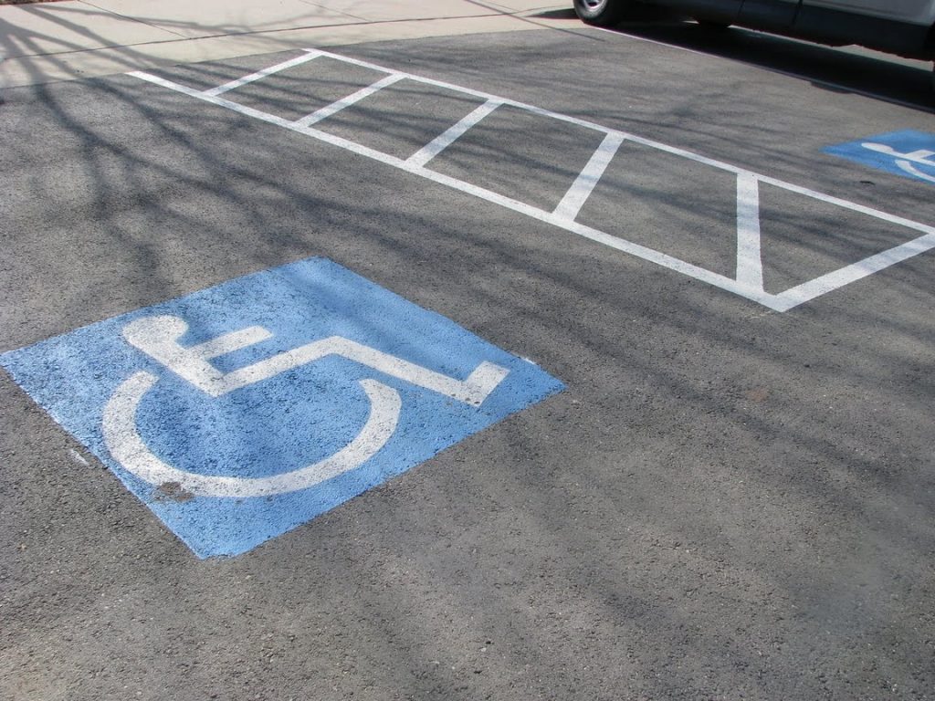loc de parcare persoane cu dizabilități