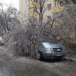 Fenomenul "freezing rain" a adus mari probleme în București