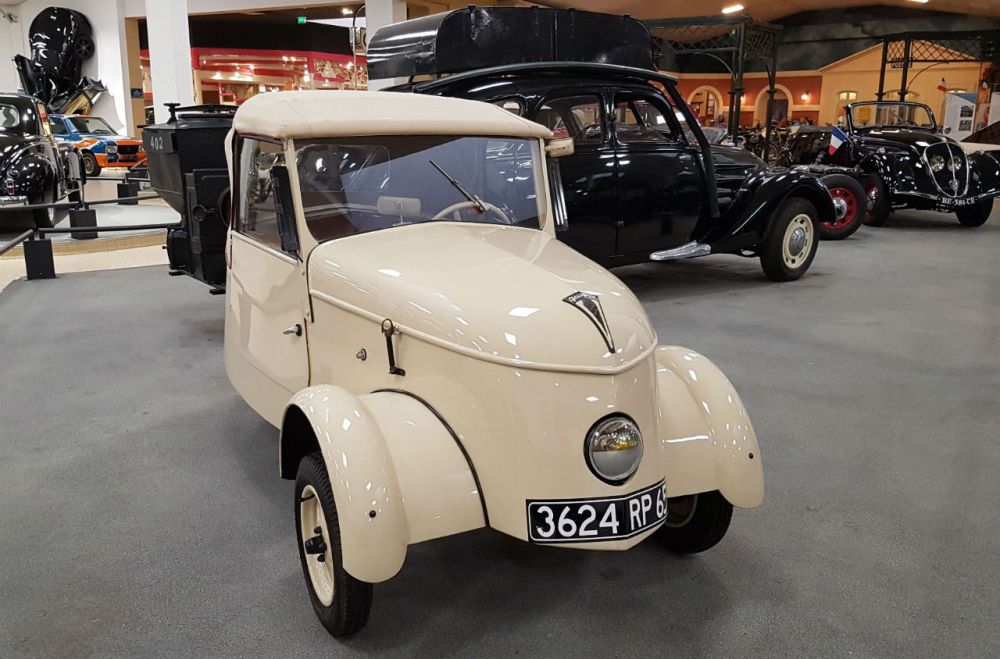 Modele rare Peugeot prezentate la Salonul Retromobile de la Paris
