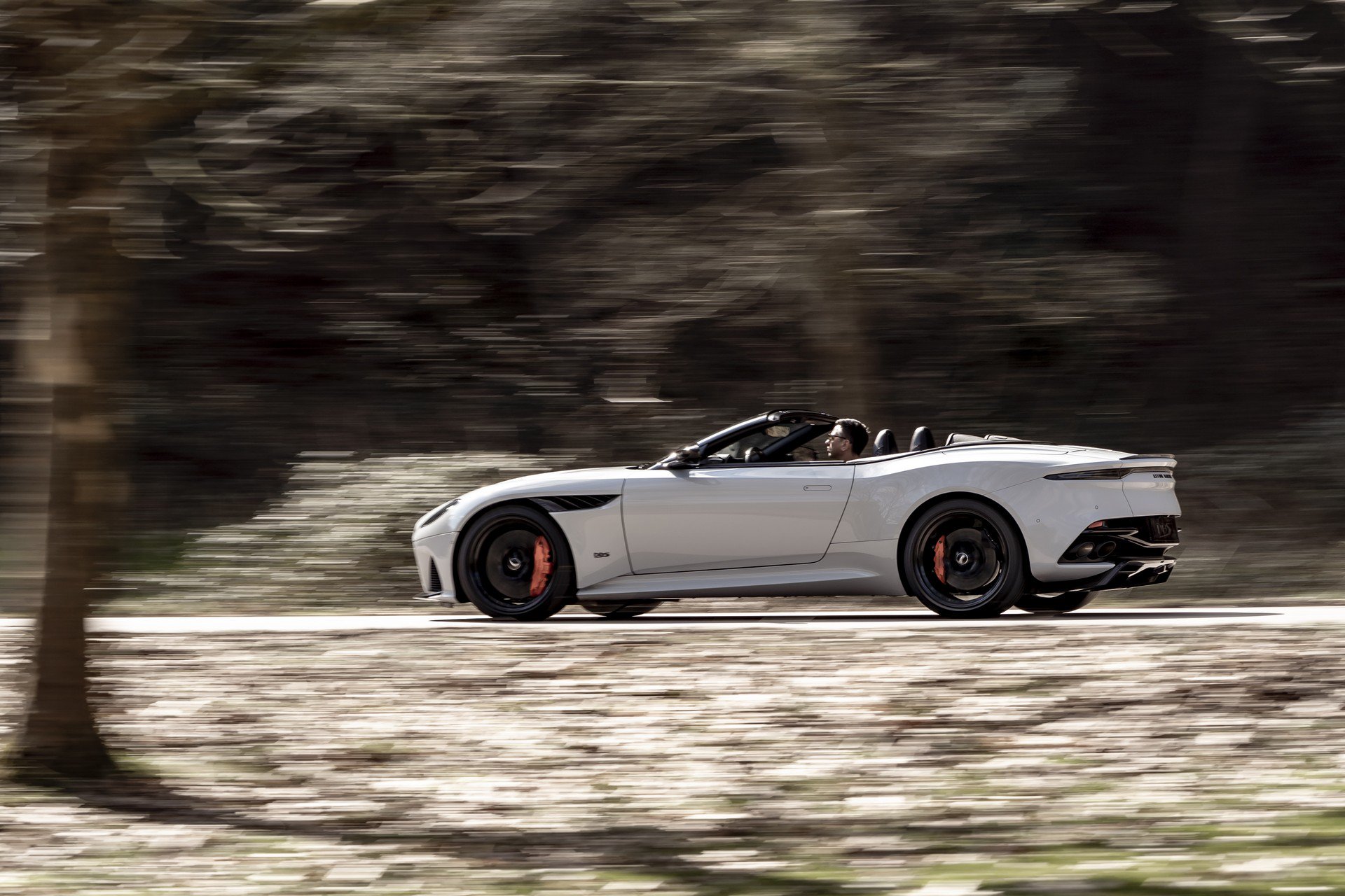 Aston Martin DBS Superleggera Volante (8)