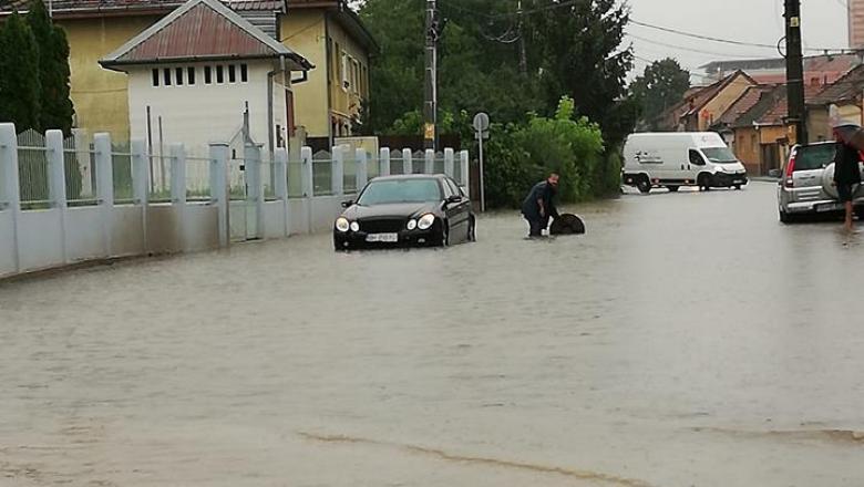 Furtună Oradea (3) cod roșu