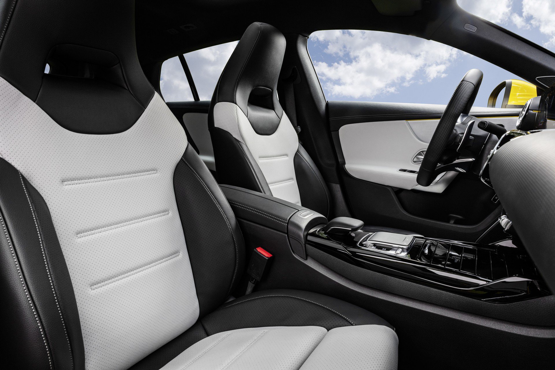 Noul Mercedes-AMG CLA 35 Shooting Brake - Informații și fotografii oficiale (18)