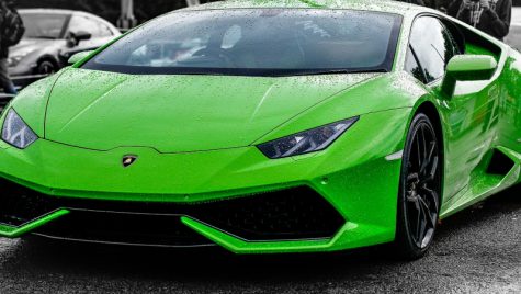 Cum să-ți bați joc de 300.000 de euro? Un șofer britanic a scăpat de sub control un Lamborghini Huracan (VIDEO)