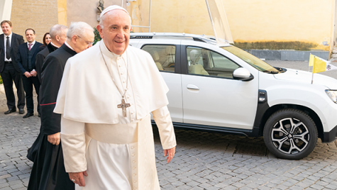 Groupe Renault i-a livrat Sanctității Sale Papa Francisc un Duster 4×4