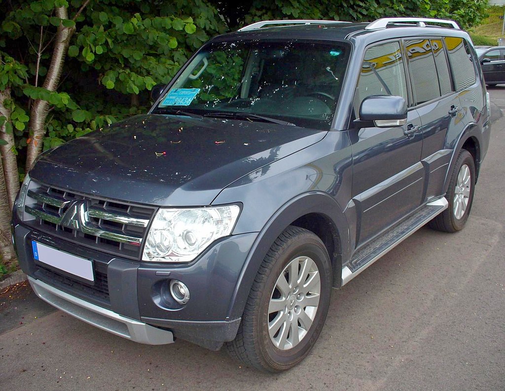 mitsubishi pajero generatia a patra