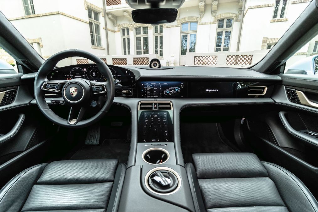 plansa de bord Porsche taycan 