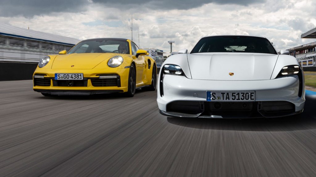 drag race Porsche 911 Turbo S vs Porsche Taycan Turbo S