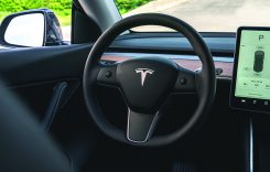Tesla pare să pregătească extinderea în România