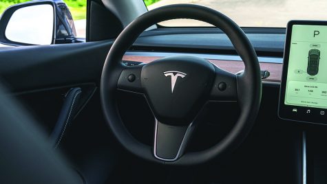 Tesla pare să pregătească extinderea în România