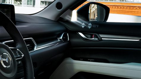 Mazda va înlocui butoanele fizice cu proiecții luminoase 2D