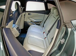 Aston Martin DBX autoexpert.ro