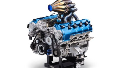 Motor V8 alimentat cu hidrogen dezvoltat de Toyota și Yamaha