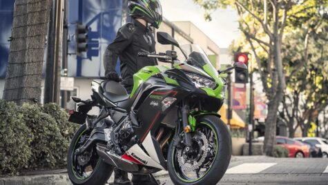 Kawasaki Ninja 650 este un sportbike cu moștenire legendară, ideal pentru naveta zilnică