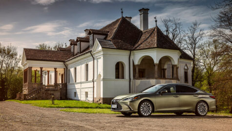 Cu Lexus ES Hybrid, la castelul Kálnoky: Luxul întâlnește autenticitatea