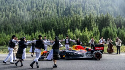 Red Bull Racing a dus un monopost de Formula 1 pe Transalpina