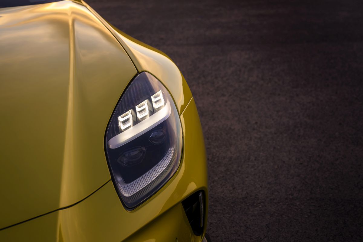 Aston Martin Vantage 2024 AutoExpert.ro