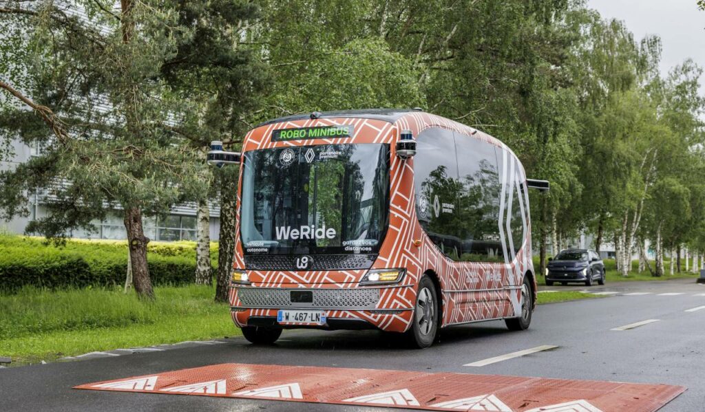 Renault anunță dezvoltarea unor vehicule autonome de nivel 4 pentru transport public