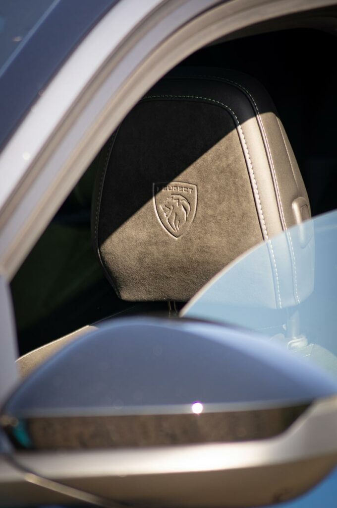 Peugeot 5008 model 2025 AutoExpert