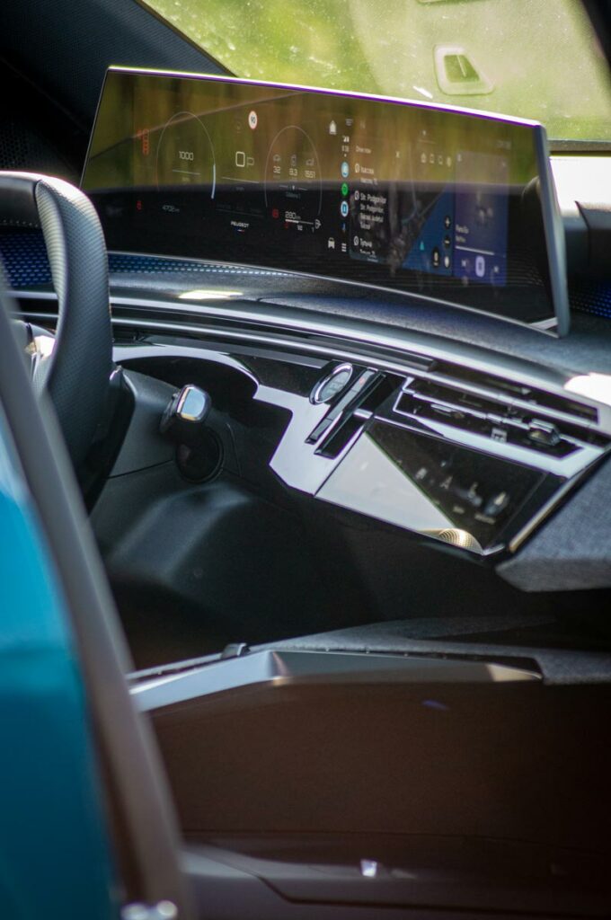 Peugeot 5008 model 2025 AutoExpert