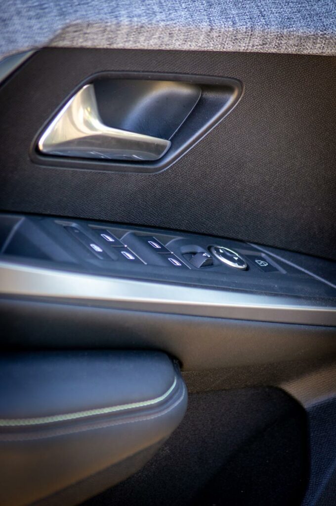 Peugeot 5008 model 2025 AutoExpert