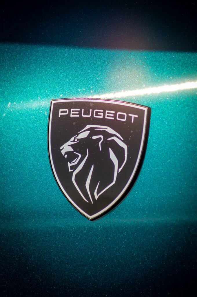 Peugeot 5008 model 2025 AutoExpert