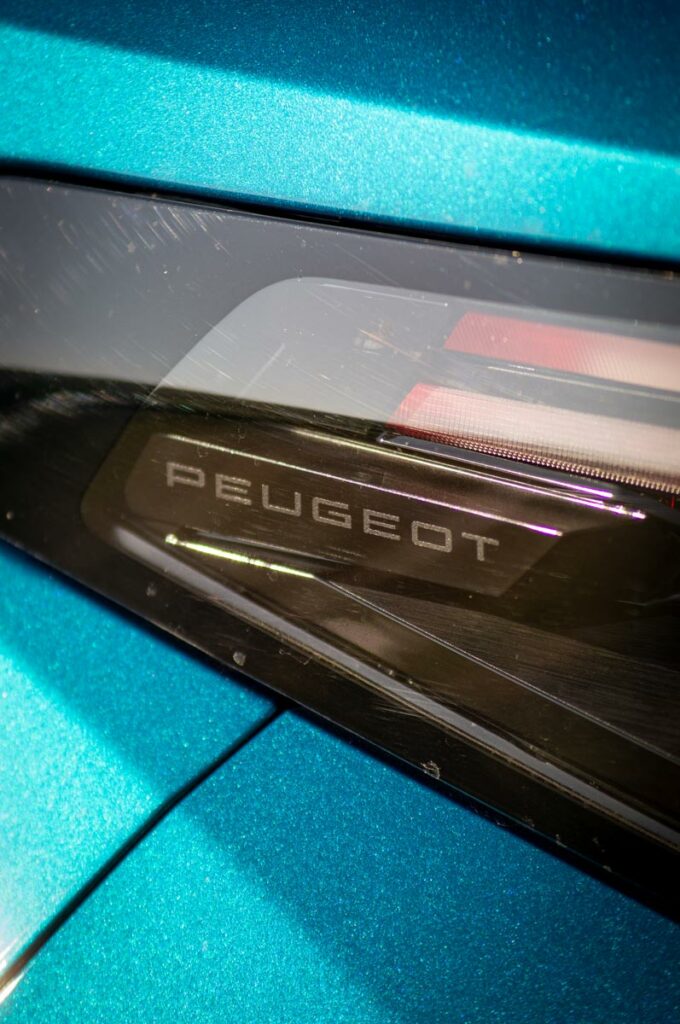 Peugeot 5008 model 2025 AutoExpert