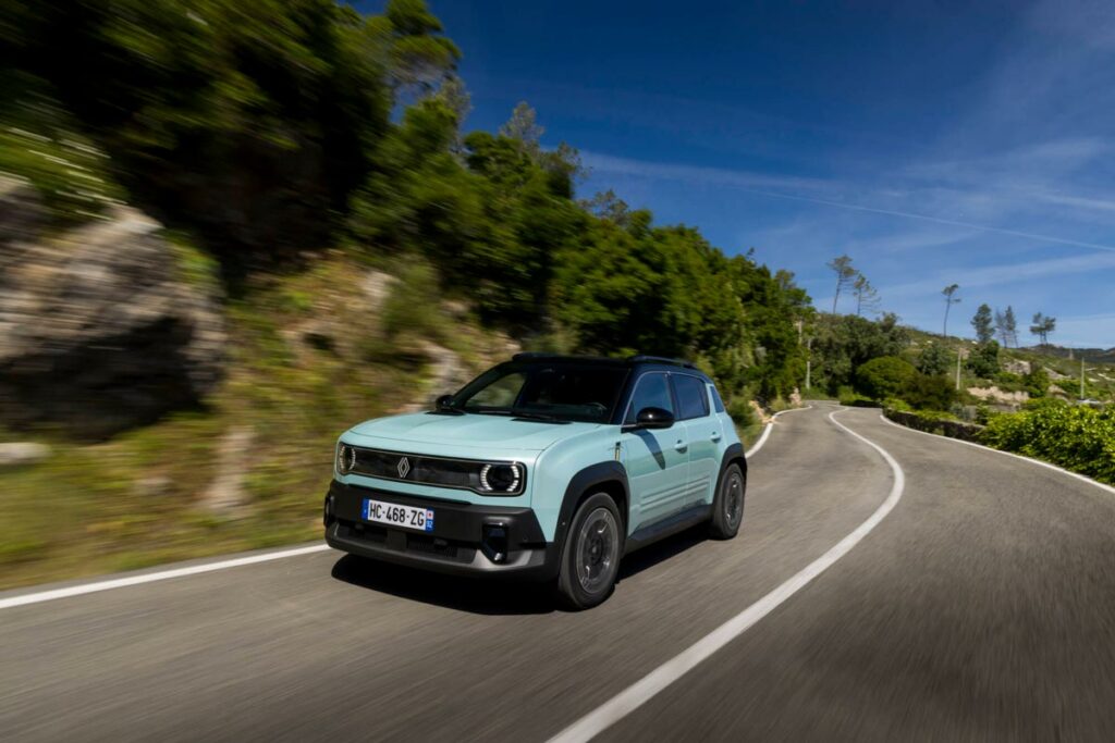 Test drive R4 E-Tech Electric AutoExpert.ro