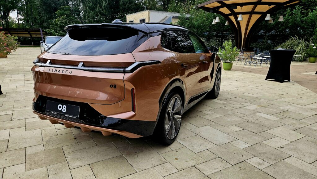 Lynk & Co 08 AutoExpert