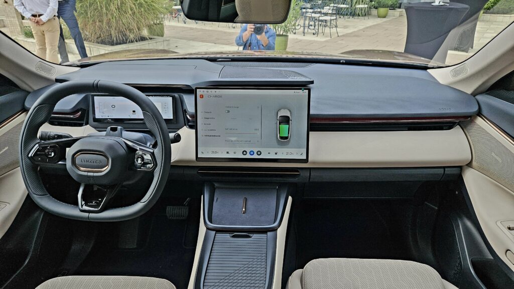 Lynk & Co 08 AutoExpert