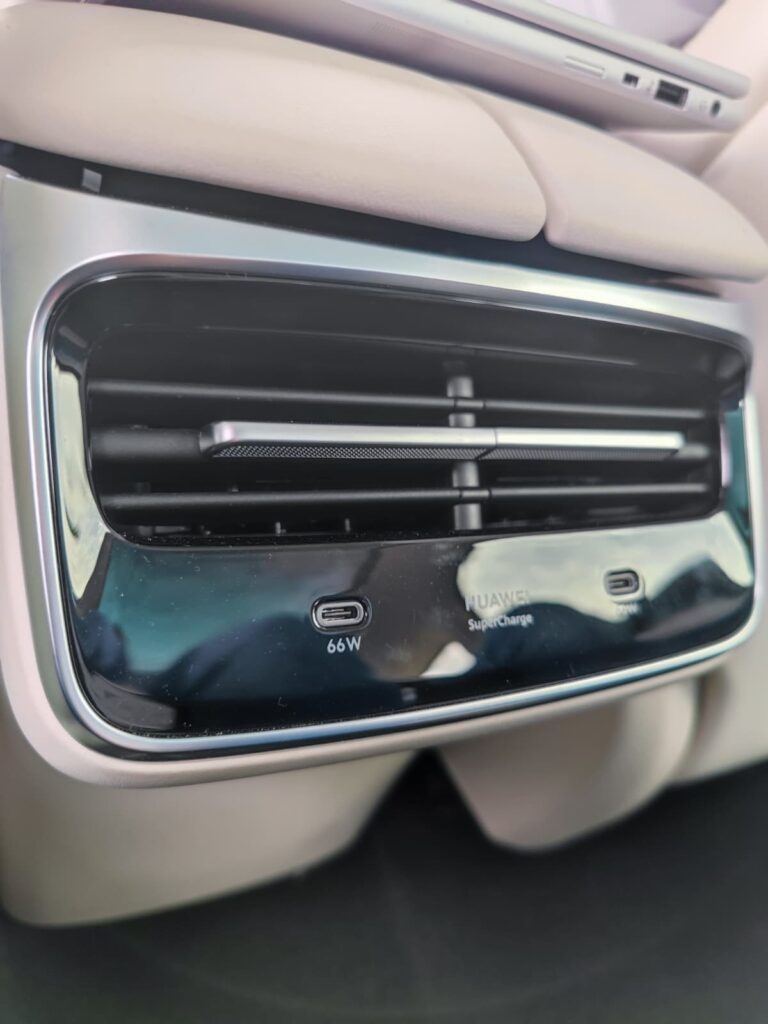 Conducerea autonoma Luxeed China Chery AutoExpert