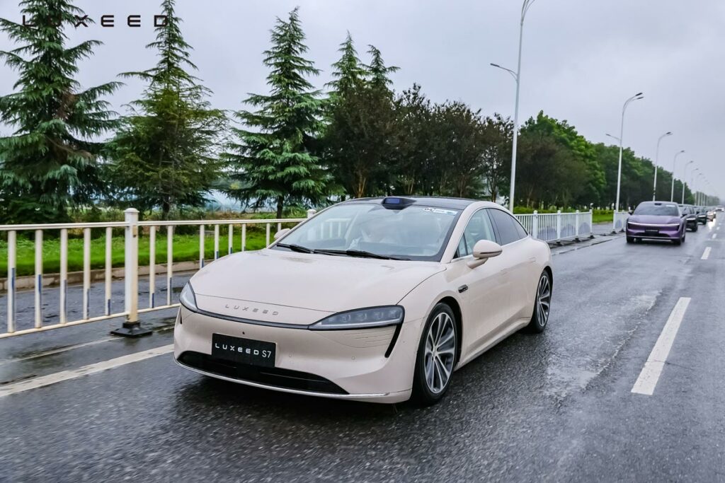 Conducerea autonoma Luxeed China Chery AutoExpert