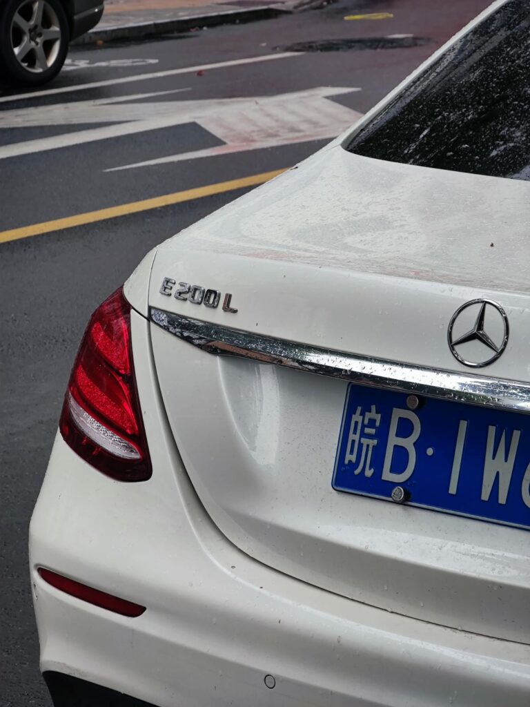 Mercedes-Benz E200L